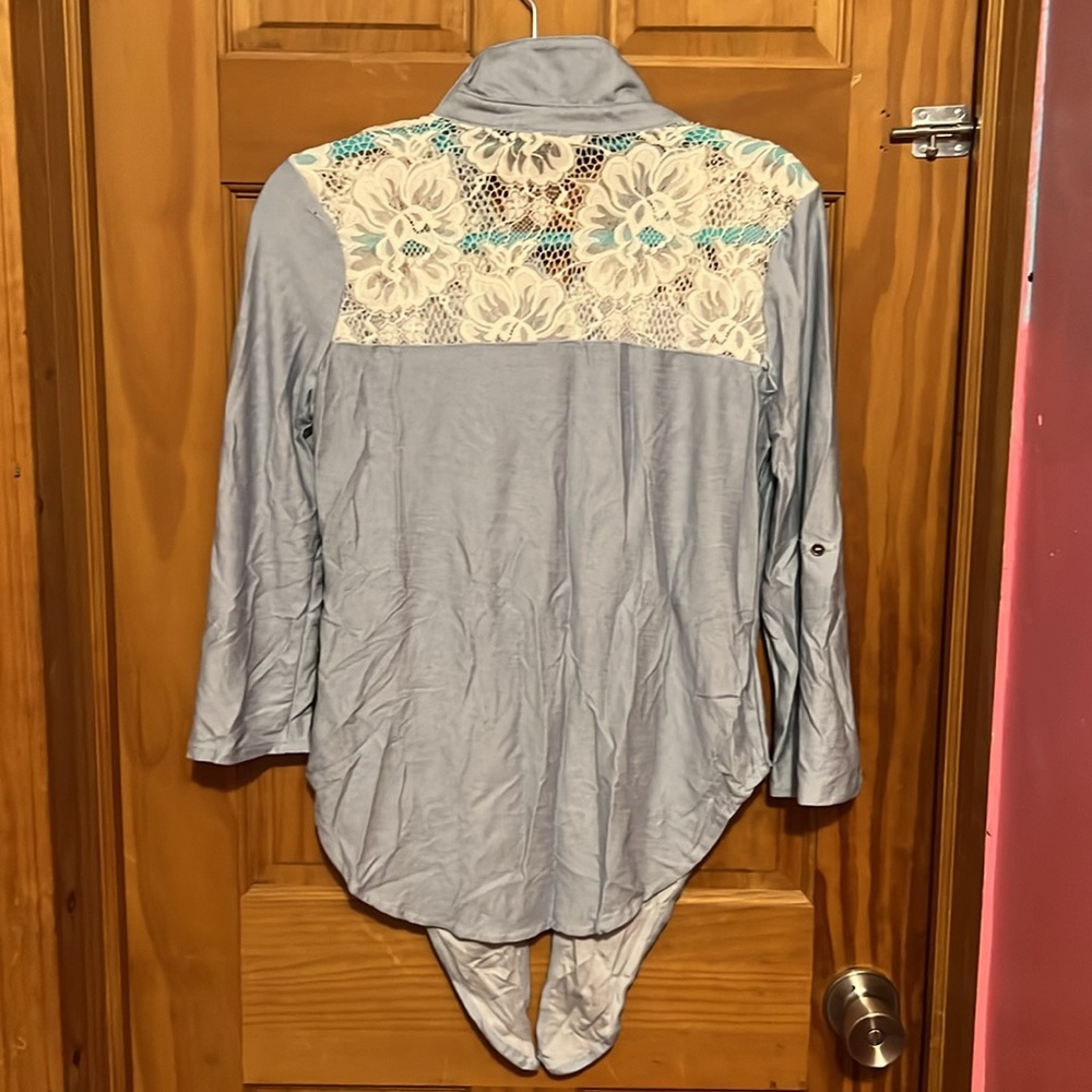 Women’s 3/4 button down - Picture 2 of 4